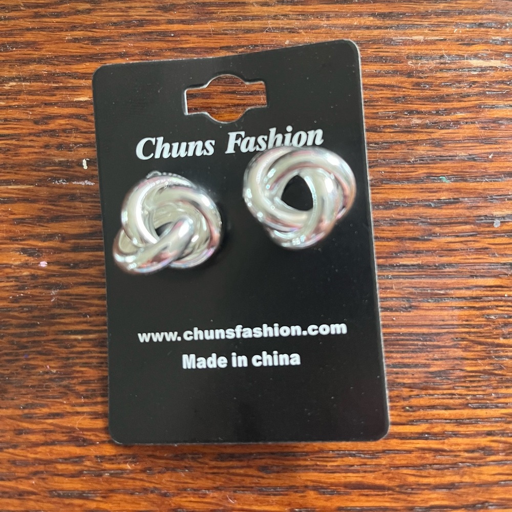 🌹 3 for $20 New🎉 stud earrings - Picture 2 of 2